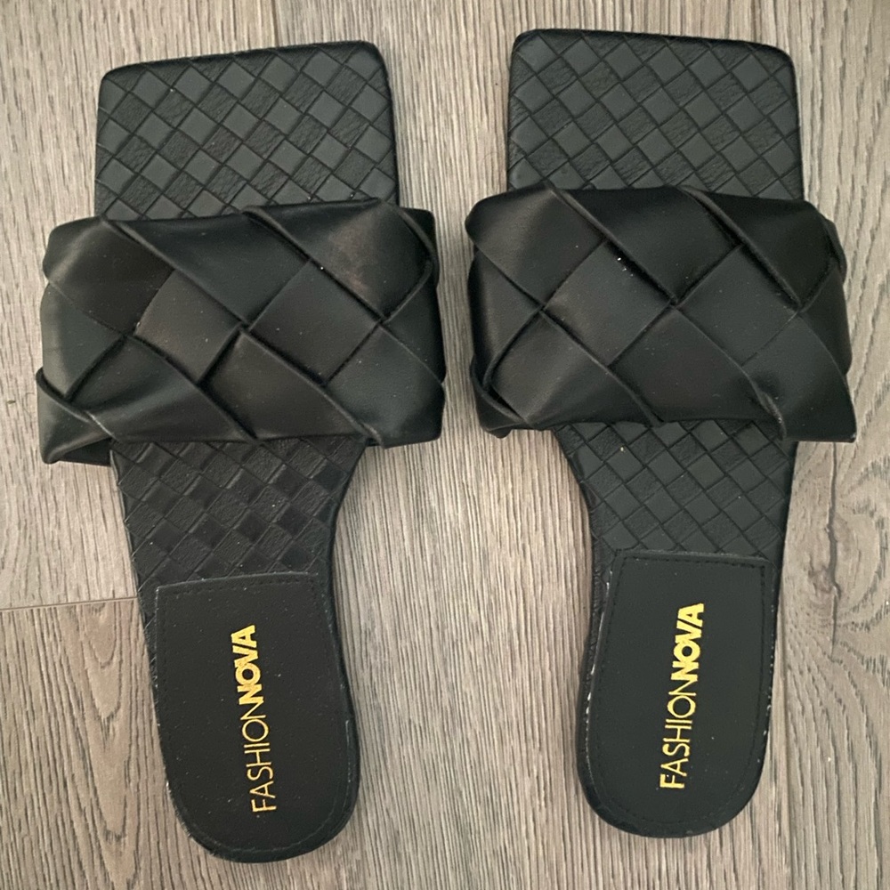 Fashion nova slides